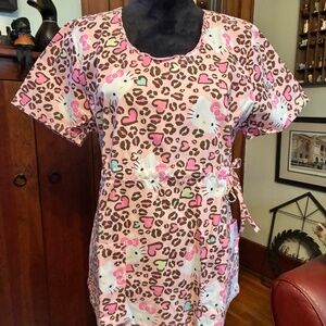 "Sanrio-Hello Kitty" scrub top, M, like new condition
